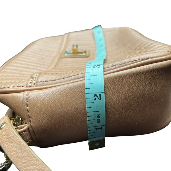 ISAAC Mizrahi Quilted Tan Leather Camera Style Crossbody Bag - Picture 13 of 16
